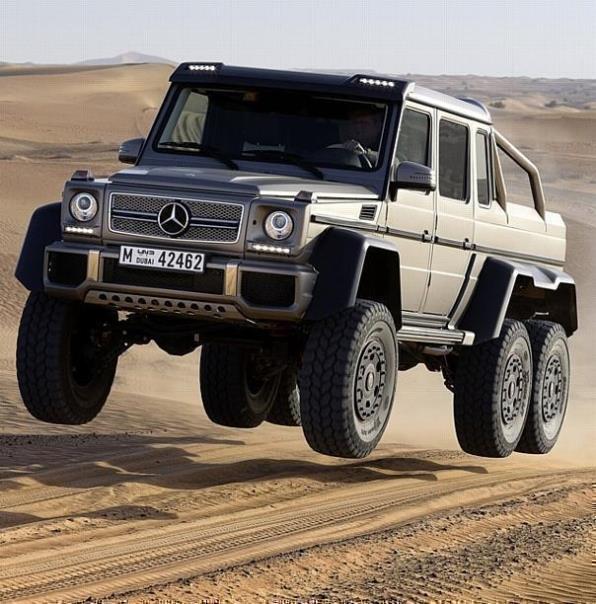 Ob und wann die Entscheidung zur Kleinserienfertigung des Mercedes-Benz G 63 AMG 6x6 fällt, hängt von der Resonanz auf das seriennahe Showcar ab.